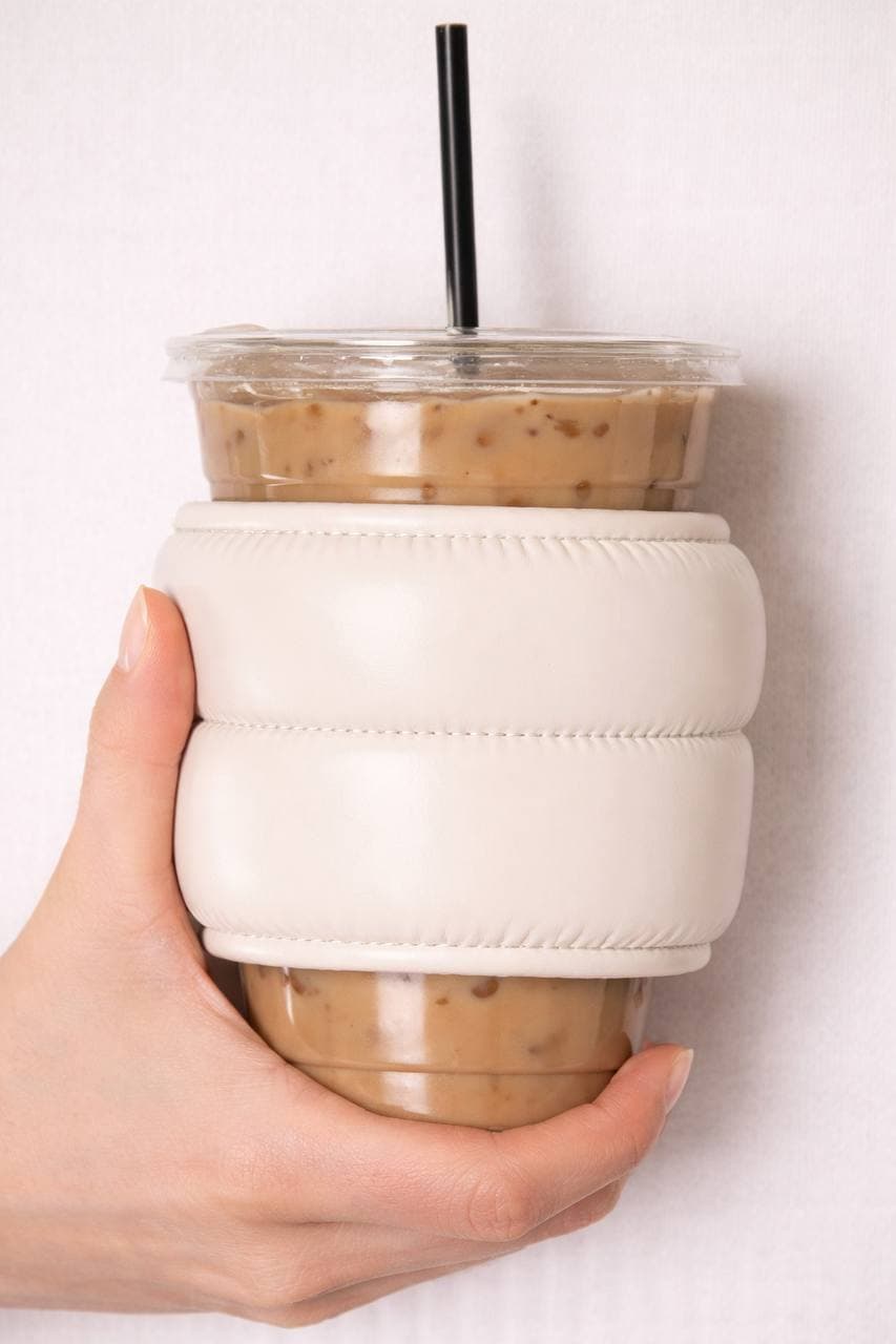 hügg sleeve in bone on coffee cup